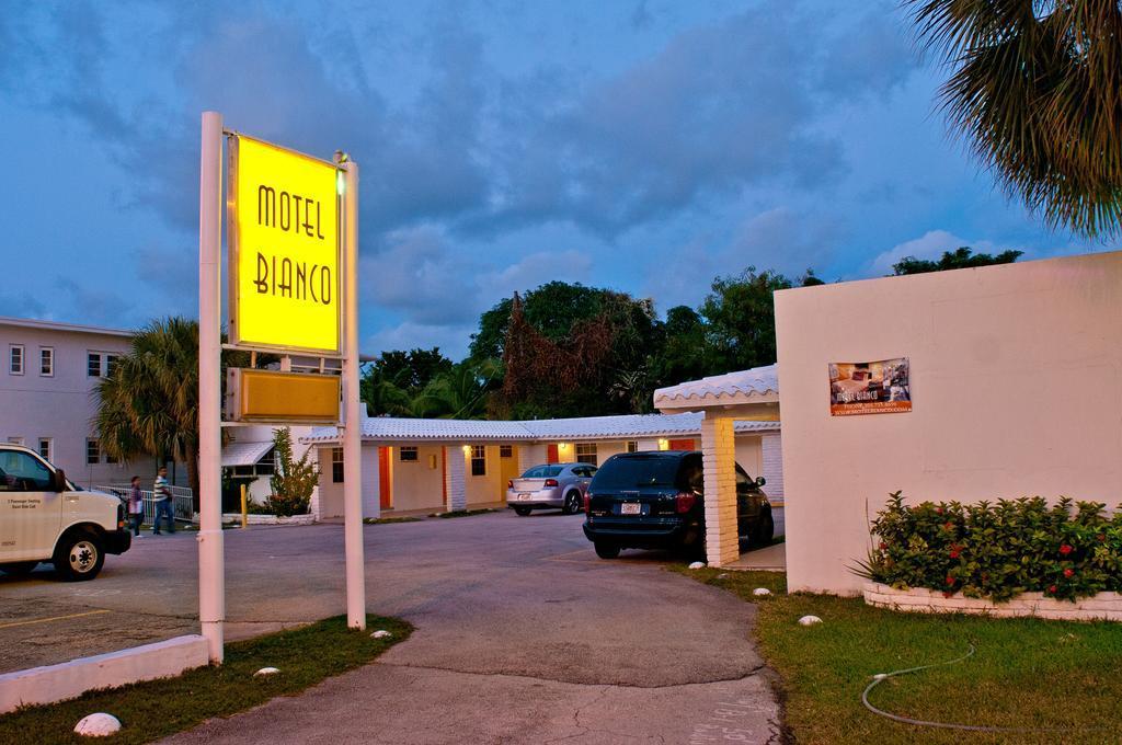 Travelodge By Wyndham Miami Biscayne Bay Exterior photo