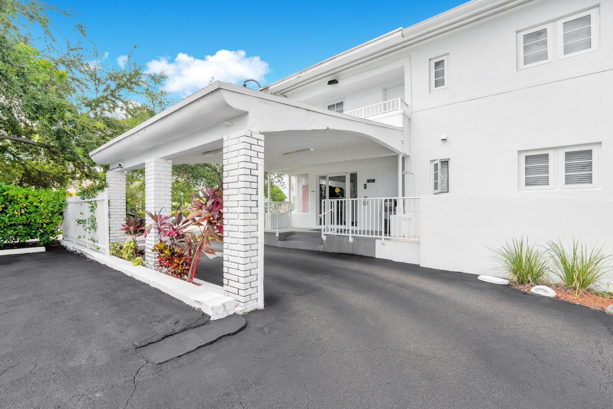 Travelodge By Wyndham Miami Biscayne Bay Exterior photo